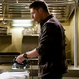 http://www.tvtyrant.com/wp-content/uploads/2016/05/SPN-beer-ironing-gif.gif